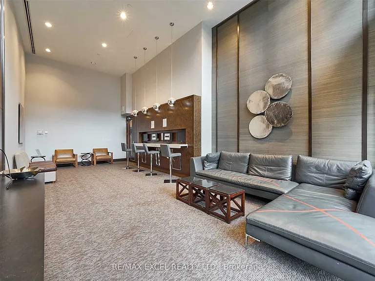 386 Yonge St #503 — Photo 33
