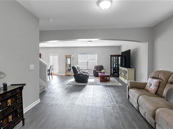4th image of 411 Bandelier Cir