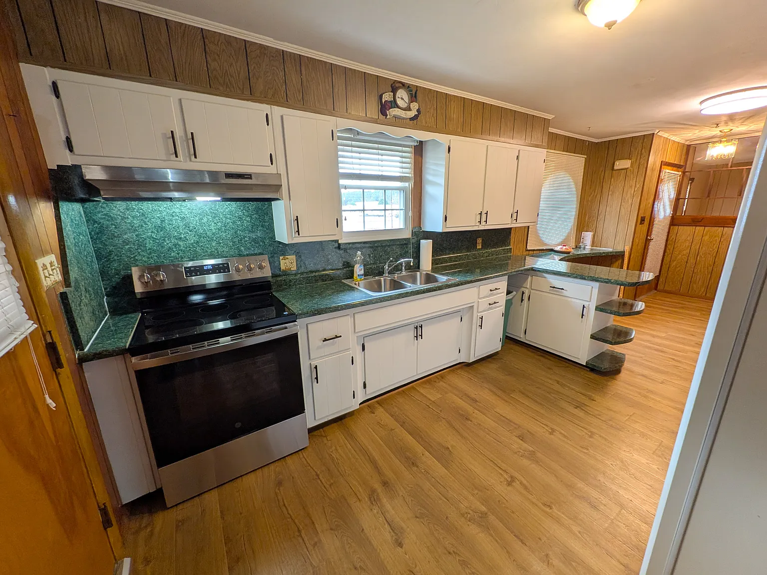 4 bed, 1830 sqft, $1,900 — Photo 3