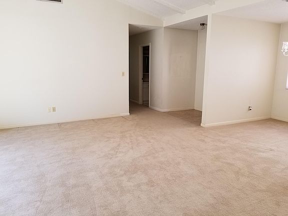 3rd image of 261 Mariposa St
