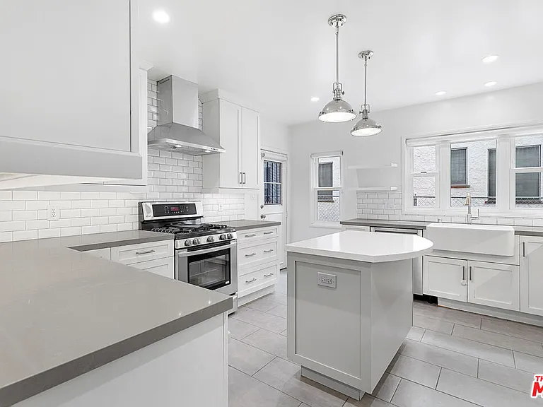 6611 W 6th St — Photo 15