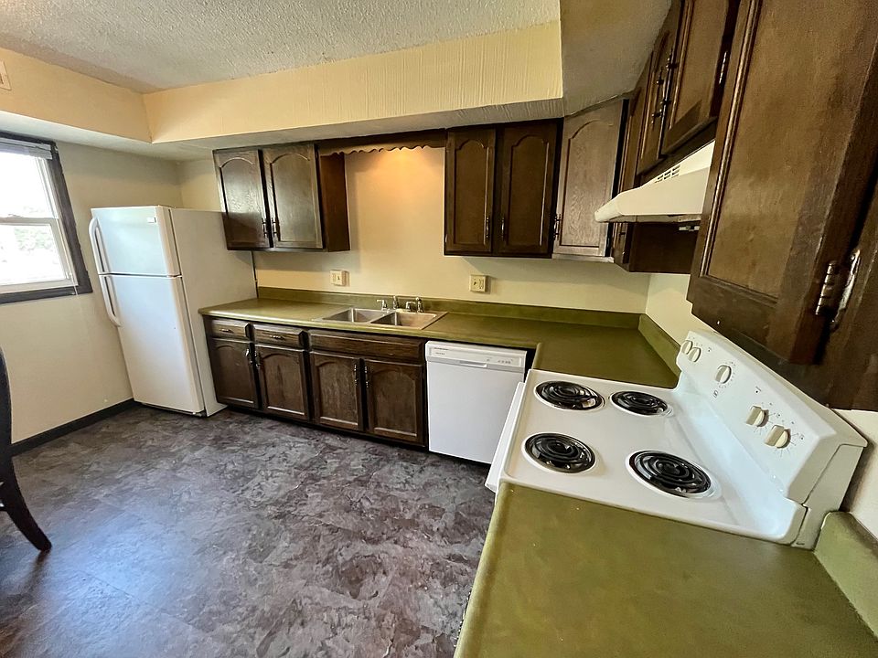 Kitchen w/ Dishwasher