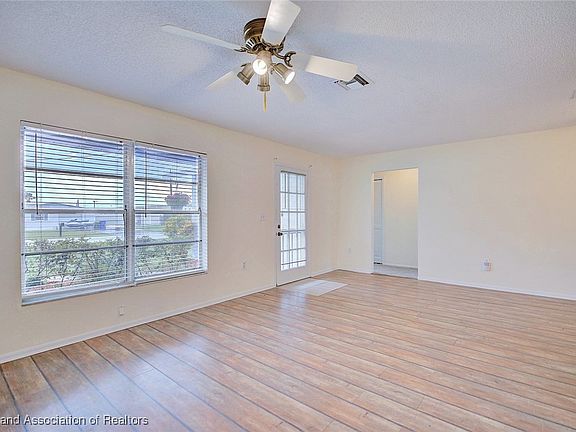 5th image of 1551 Lake Clay Dr