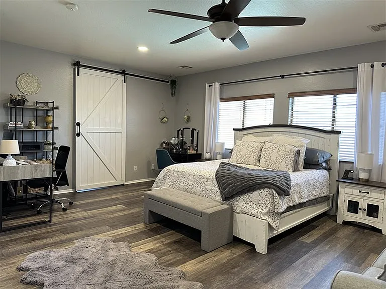 15511 N 170th Ln — Photo 23