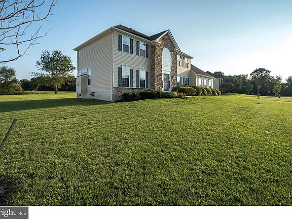 2nd image of 103 Lois Ln