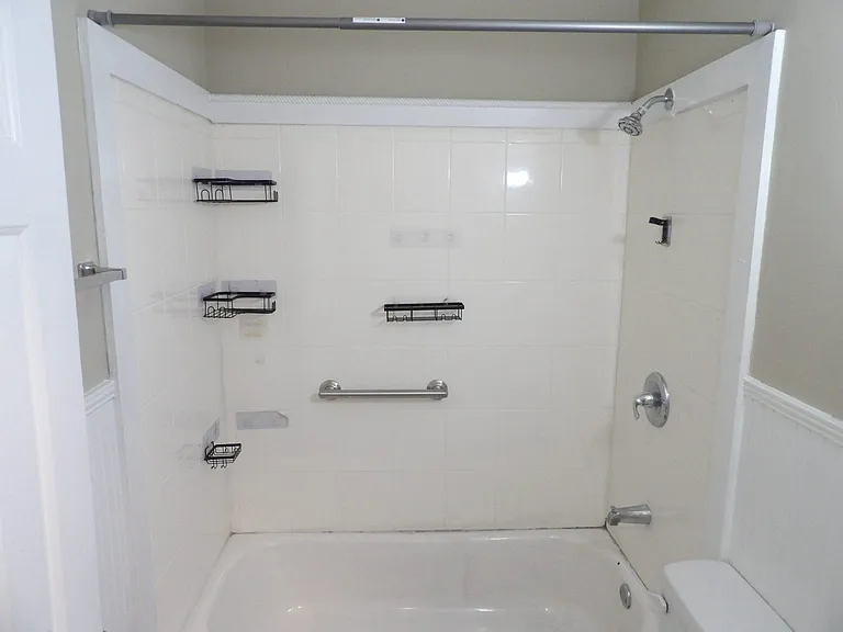 139 Lawrence St — Photo 31