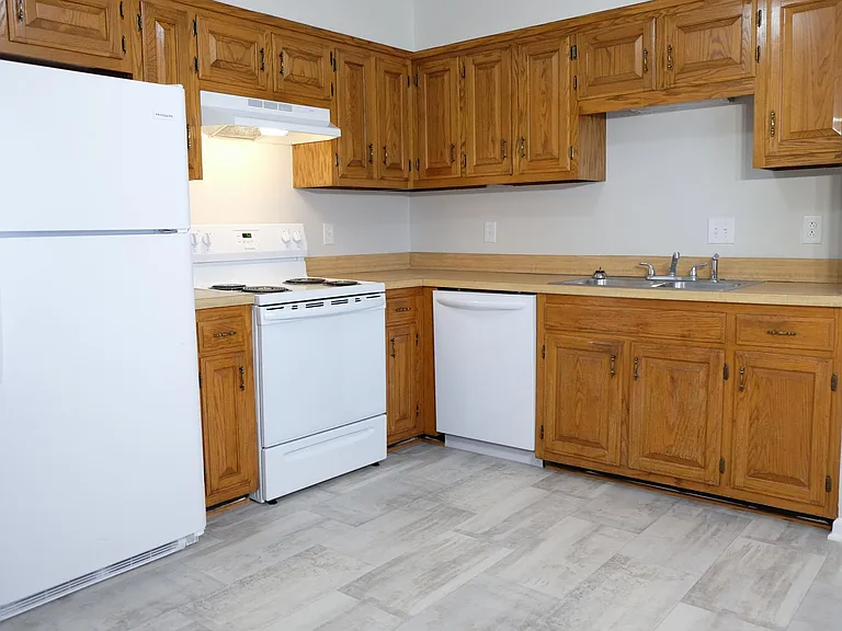 138 Academy Sq — Photo 4