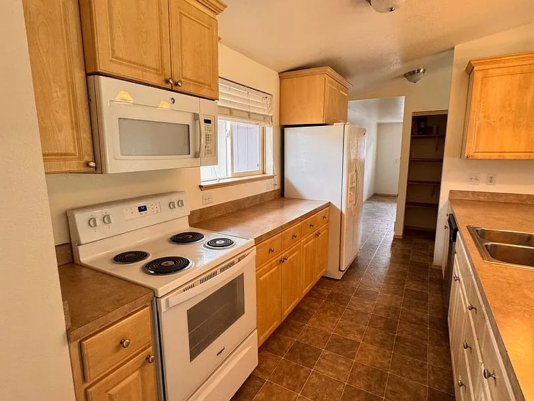 811 NE Newton Creek Dr — Photo 13