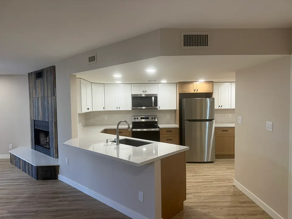 11244 N Saguaro Blvd #103