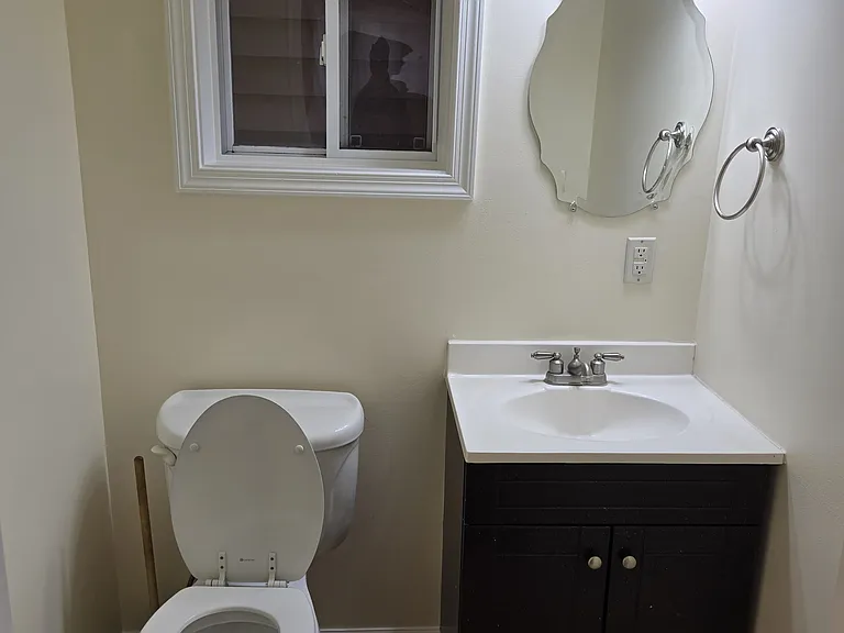 2218 Chester St SE — Photo 15