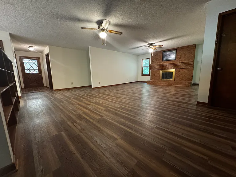 205 Little Creek Rd — Photo 3