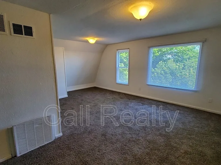 719 W Augusta Ave #2 — Photo 4