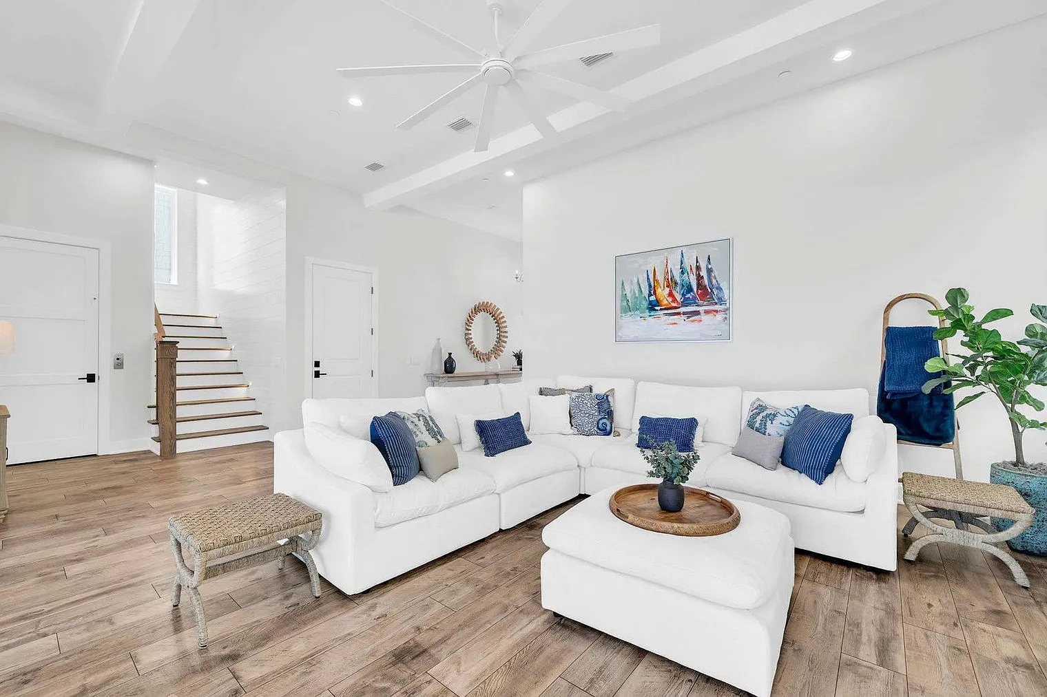 5 bed, 6.0 bath, 4079 sqft, $16,360 — Photo 1