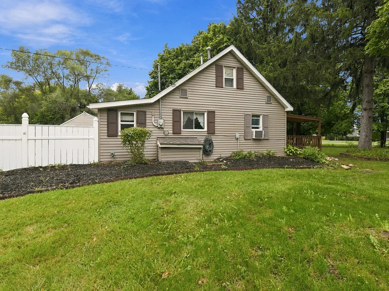 3 bed, 1220 sqft, $1,500 — Photo 3