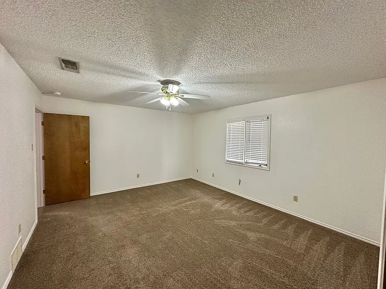 510 N Gardner Ave — Photo 9