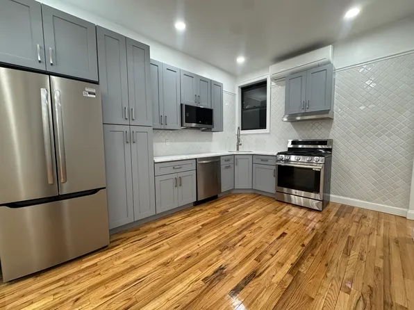 495 Park Place image 1 of 10