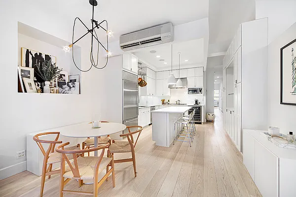 Sold by Warburg | media 5