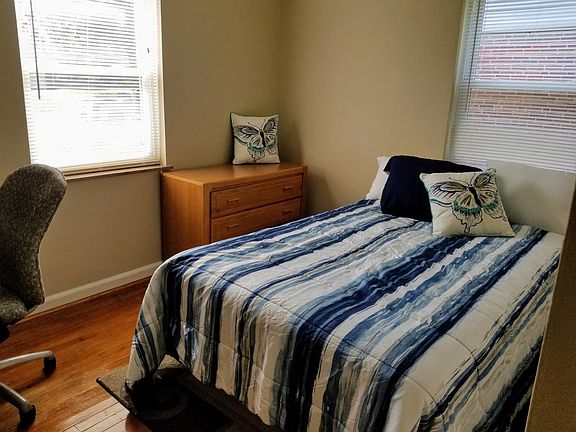 5th image of 8433 Wicklow Ave