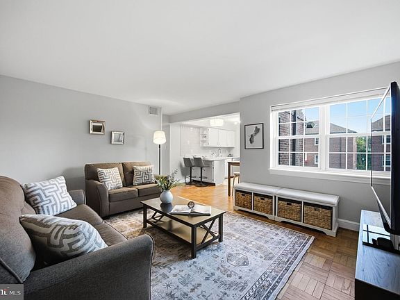 3rd image of 2103 N Scott St APT 84