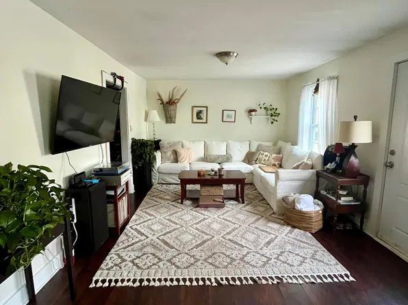 16 Macdougal St, Kittery, ME 03904