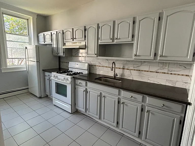 272 Grant Ave #2.2 — Photo 1