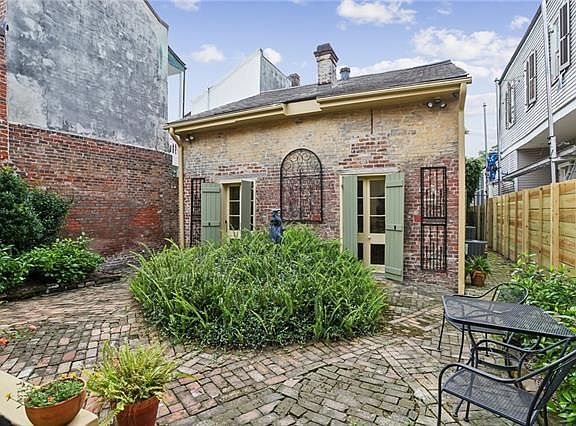 3rd image of 919 Dauphine St #919