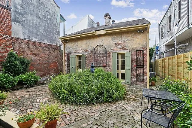919 Dauphine St #919 — Photo 3