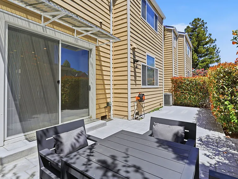 1104 Lautrec Ter — Photo 36