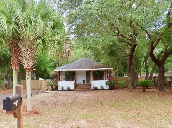 218 Persimmon St, Freeport, FL 32439