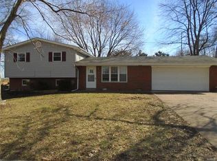 4 Saint John Dr, Belleville, IL 62221