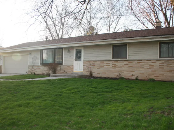 246 Green Valley Pl, West Bend, WI 53095