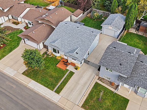 2nd image of 238 SHERRY Crescent