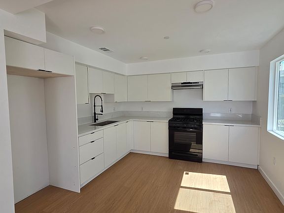 4th image of 8722 Denver Ave #1/2
