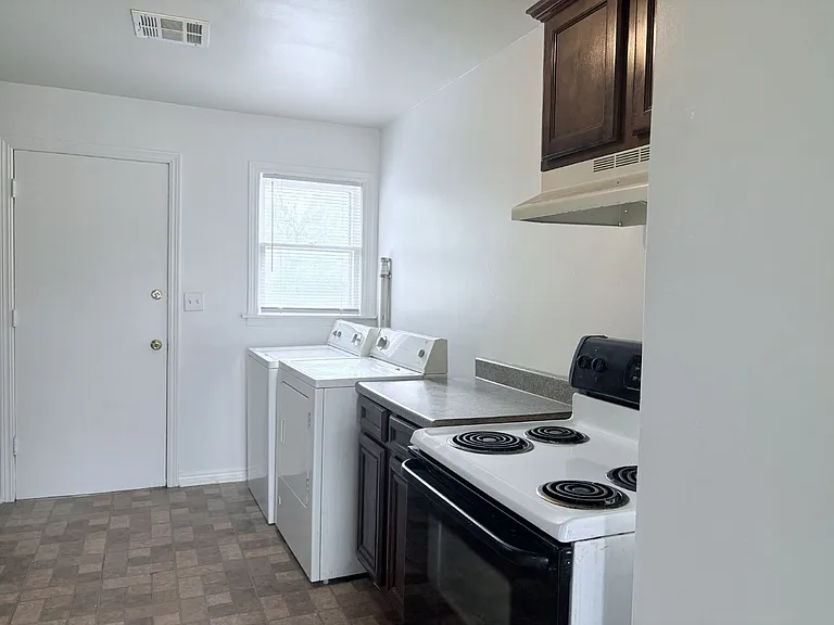 3000 NW 27th St — Photo 16