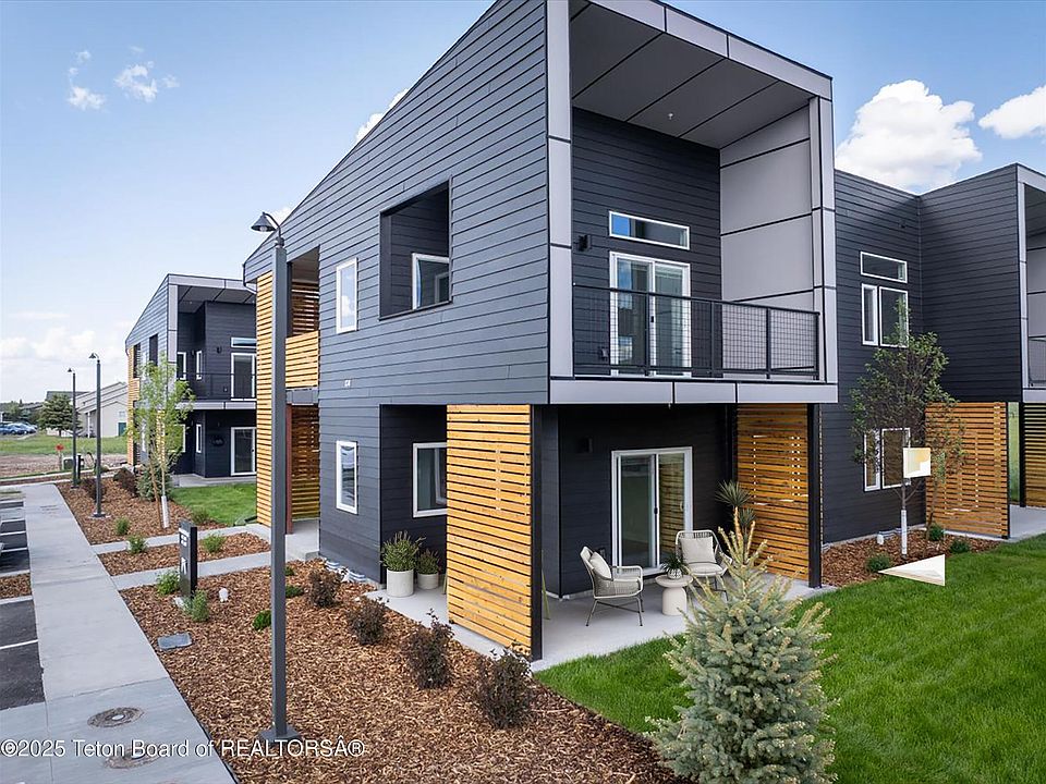 1st image of 138 Larkspur Ave #401