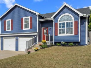 802 E 14th Ter, Eudora, KS 66025