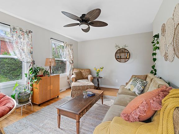 3rd image of 711 Crater St