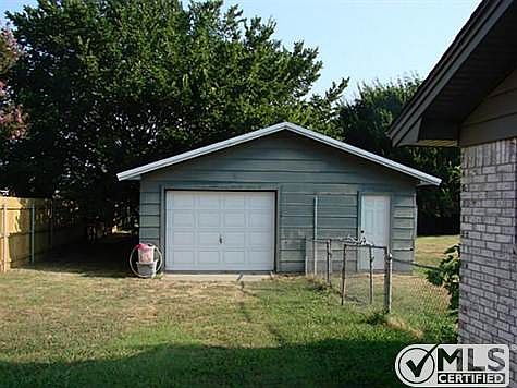 3rd image of 119 W 1st St