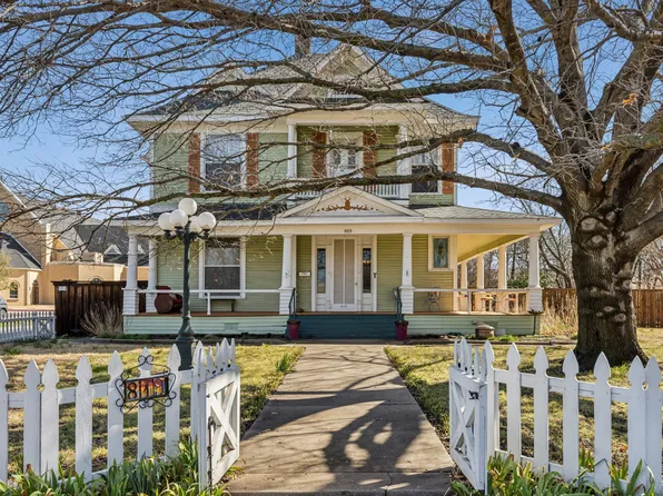 819 S Crockett St, Sherman, TX 75090