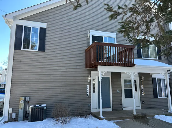 1246 Sandhurst Ln #D, South Elgin, IL 60177