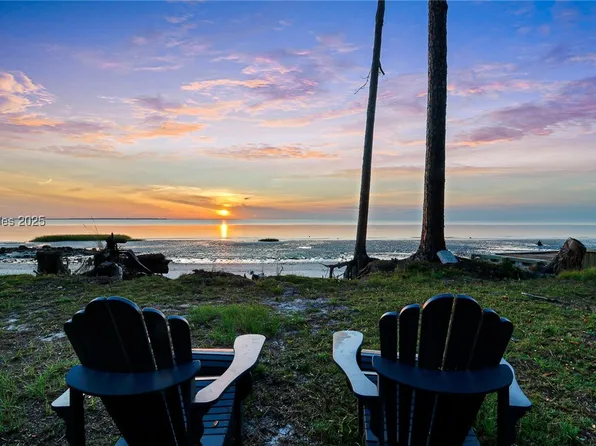 87 McTeer Dr, Saint Helena Island, SC 29920