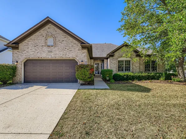 2181 W Thornwood Dr, South Elgin, IL 60177