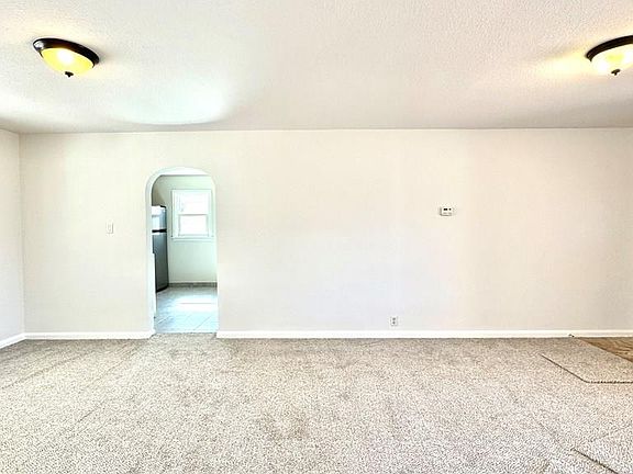3rd image of 634 S Prairie Ave