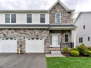 31 Decroce Ct, Parsippany, NJ 07054