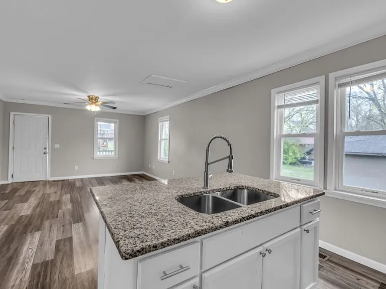 1031 Wilcox Dr — Photo 11
