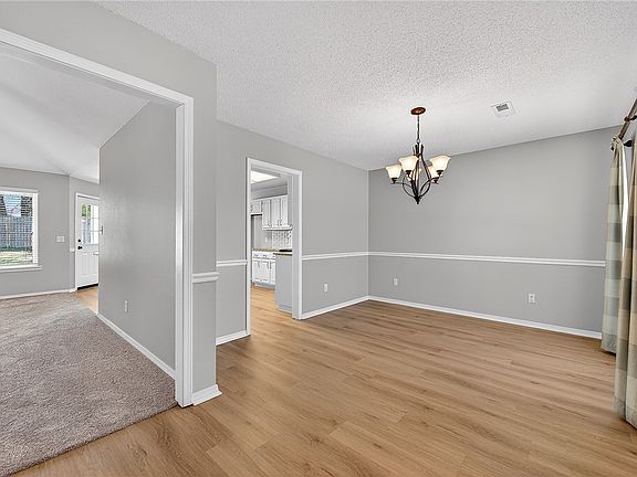 2nd image of 2429 Jean St