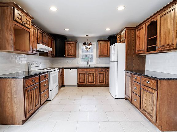 5th image of 9881 NE 292nd St