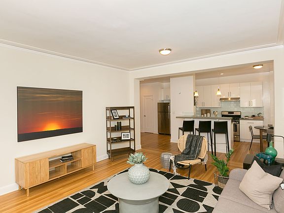2nd image of 1362 Lombard St #205