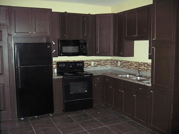 2nd image of 812 E Daffodil Ave