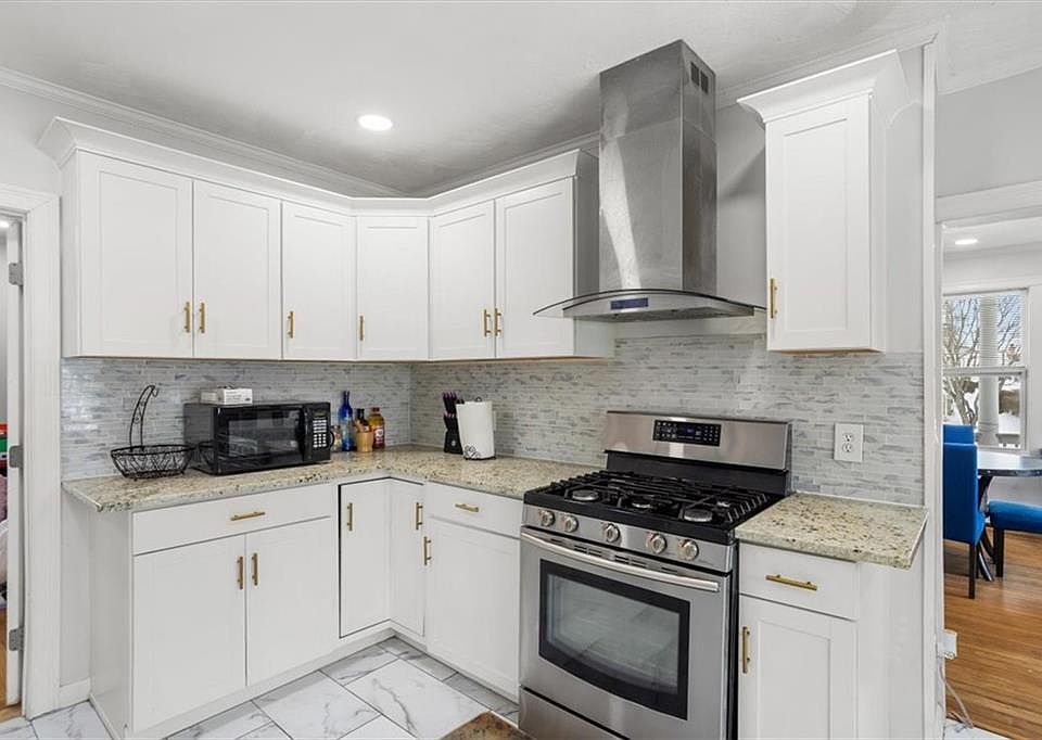 1st image of 38 Klondike St